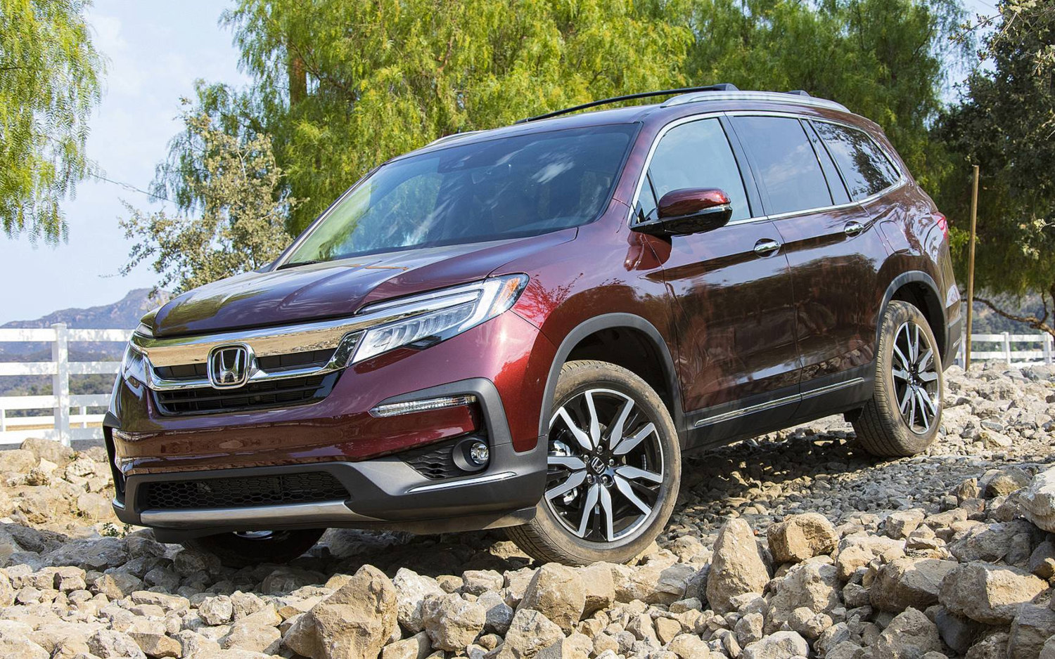 Comparison Subaru Ascent Premium 2019 vs Honda Pilot EXL 2019